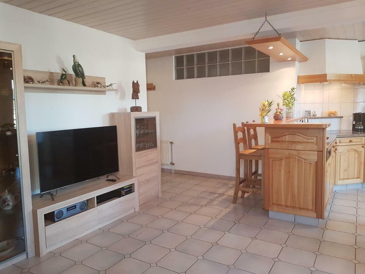 Apartement-Gîte rural à 3 km de Delémont Courcelon Extérieur photo
