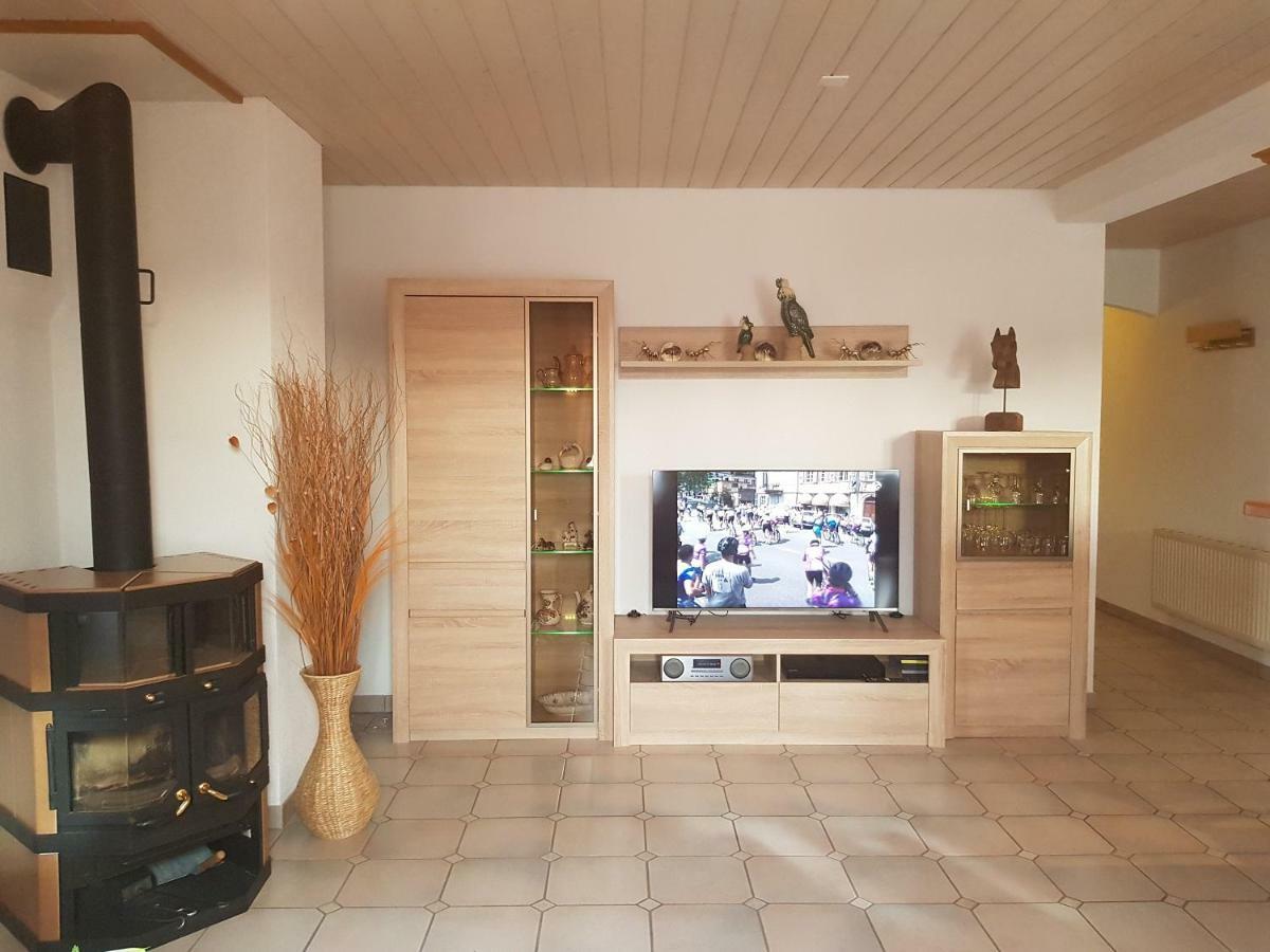 Apartement-Gîte rural à 3 km de Delémont Courcelon Extérieur photo